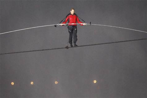 Niagara Falls says wire walker Wallenda still owes $25K for public safety costs | iNFOnews.ca CP19474126