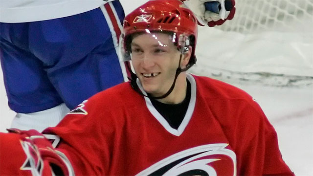Maple Leafs sign forward Aucoin, defenceman Gysbers to one-year deals | iNFOnews.ca CP19510833