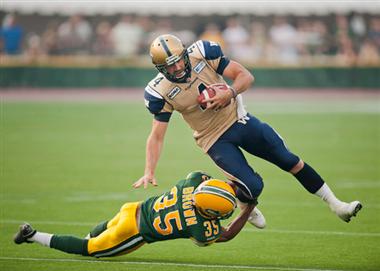 A healthy quarterback Buck Pierce tries to reverse the Bombers 2-9 slide | iNFOnews.ca CP20182569