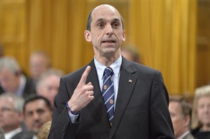 Public safety minister's statement on gun ownership "right" put to test | iNFOnews.ca CP29329583