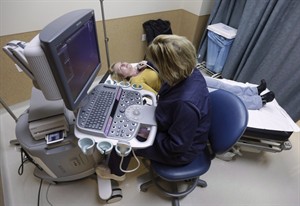 Cross-border scanning: medical body scans attracting Canadians to the U.S. | iNFOnews.ca CP30093057