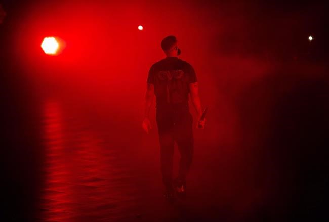 Drake mingles with Adele at his casino-themed 33rd birthday party | iNFOnews.ca