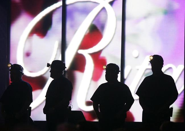 Song breaks out on flight when attendant sees Men of the Deeps on board | iNFOnews.ca Song breaks out on flight when attendant sees Men of the Deeps on board | iNFOnews.ca