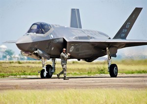 Public will see F-35 cost estimates after independent analysis: Ambrose | iNFOnews.ca CP18777644
