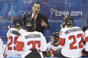 After leading Canadian women to Olympic gold, Dineen back in NHL with Blackhawks | iNFOnews.ca CP29131463