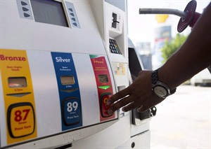 IMF calls on Canada, others to raise carbon taxes, cut income taxes | iNFOnews.ca CP29331425
