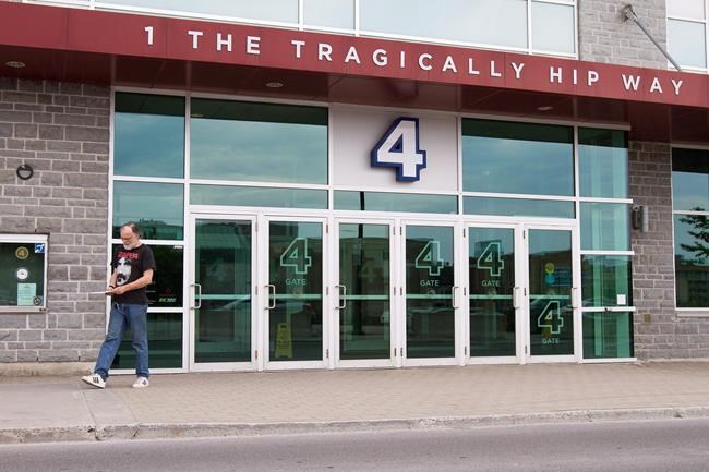 Tragically Hip fans frustrated again by ticket sale | iNFOnews.ca