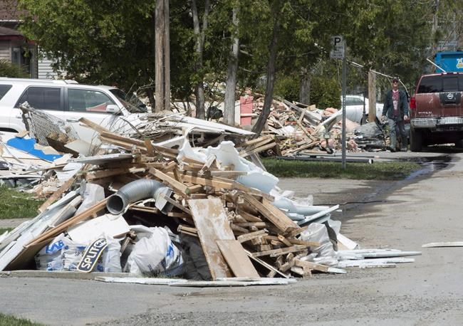 Almost 2,890 Quebec homes still affected by flooding: public security minister | iNFOnews.ca