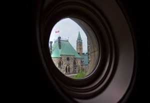 Today on the Hill: Tours of Parliament Buildings resume after deadly shooting | iNFOnews.ca CP30446514