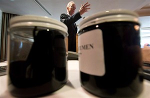 Enbridge cleanup plans not specific for diluted bitumen, says scientist | iNFOnews.ca CP19895506