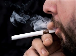 E-cigarettes sales will suffer if regulated like tobacco: analyst | iNFOnews.ca CP29692999