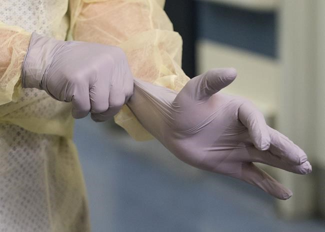 Retailers careful handling cash while WHO says currency doesn't transmit COVID | iNFOnews.ca