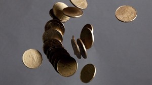 Canadian dollar advances amid rising prices for crude oil, bullion | iNFOnews.ca CP31040575
