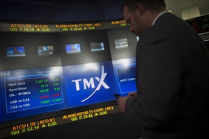 TSX lower amid falling gold prices, heavy slate of earnings, solid U.S. growth | iNFOnews.ca CP30492477