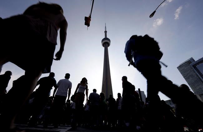 Toronto firefighters extinguish fire in CN Tower antenna mast | iNFOnews.ca Toronto firefighters extinguish fire in CN Tower antenna mast | iNFOnews.ca