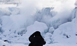 How Niagara Falls freezes ... or does it? | iNFOnews.ca CP32046161