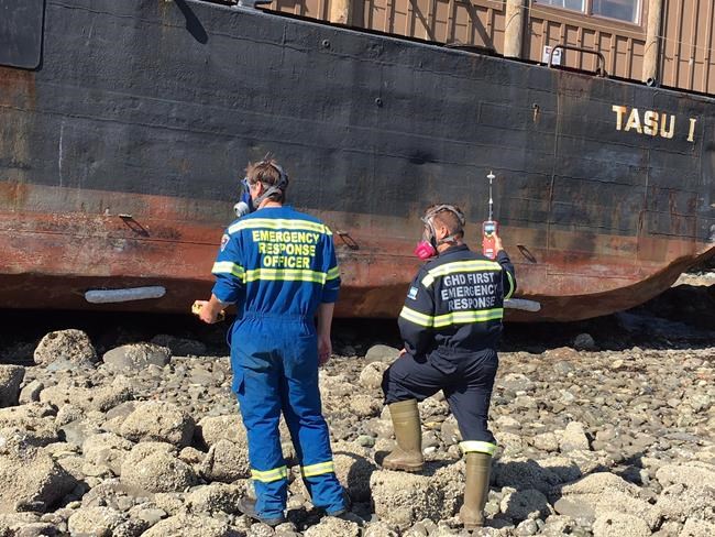 Crews on Haida Gwaii place booms, monitor air quality around grounded barge | iNFOnews.ca