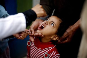Best polio vaccine? Oral and injectable, used in tandem, new study says | iNFOnews.ca CP29578193