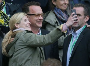 Tom Hanks says women deserve grass fields at World Cup; actor wants artificial turf cast away | iNFOnews.ca CP29592332