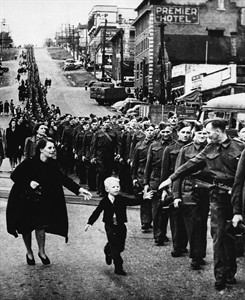 Iconic photo, Wait for Me Daddy has dual meaning for B.C. boy now senior | iNFOnews.ca Iconic photo, Wait for Me Daddy has dual meaning for B.C. boy now senior | iNFOnews.ca
