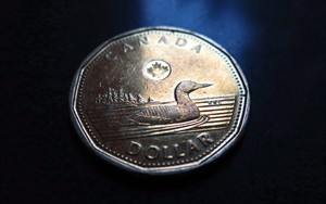 Loonie lower ahead of Federal Reserve meeting, Canadian/U.S. growth reports | iNFOnews.ca CP30448252