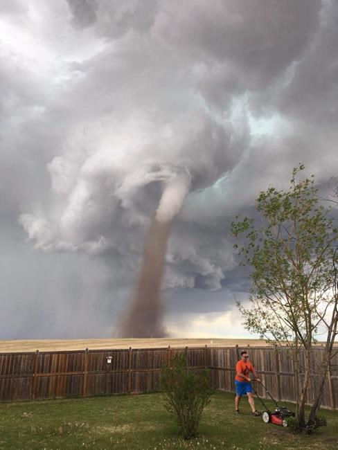 Man who mowed lawn with tornado behind him says he 'was keeping an eye on it.' | iNFOnews.ca