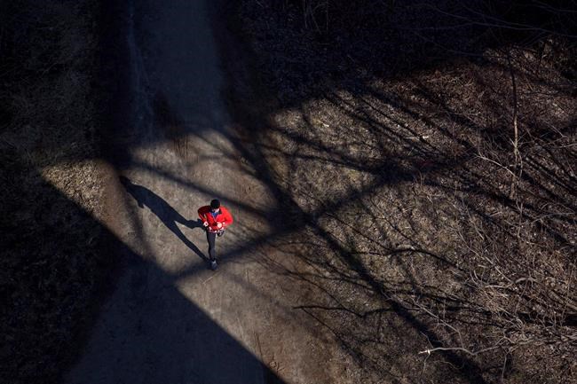 How to use running clubs, apps and discount gyms to get fit on the cheap | iNFOnews.ca