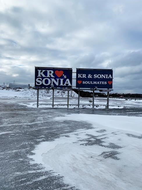 Town gripped by mysterious billboards that declare love for 'Sonia' | iNFOnews.ca