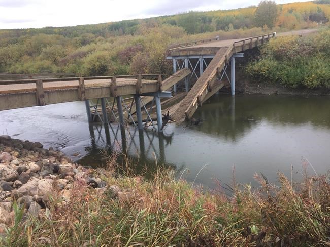 New bridge collapses into river in rural Saskatchewan hours after opening | iNFOnews.ca New bridge collapses into river in rural Saskatchewan hours after opening | iNFOnews.ca