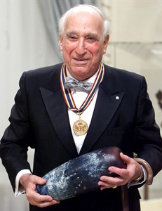 Sam Sniderman, founder of legendary Toronto music store, dies at 92 | iNFOnews.ca Sam Sniderman, founder of legendary Toronto music store, dies at 92 | iNFOnews.ca