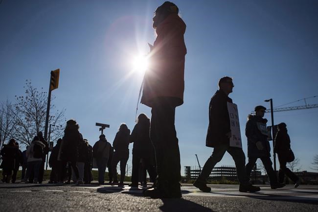 Ontario colleges, faculty clash ahead of contract vote, strike enters week 5 | iNFOnews.ca