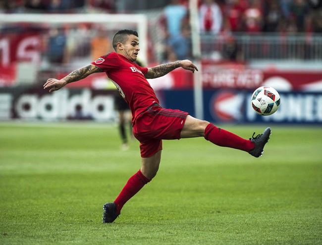 Toronto FC hopeful that injury to star striker Sebastian Giovinco is not serious | iNFOnews.ca
