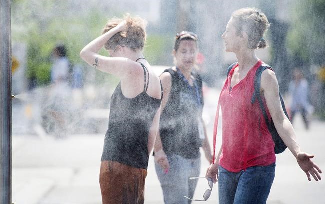 Montreal unveils plan to respond to heat waves after 66 deaths last year | iNFOnews.ca CP1179519416