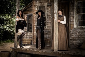 'Strange Empire': Female heroes may be in distress, but they're no damsels | iNFOnews.ca CP30136635