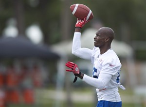 Alouettes receiver Johnson centres out Riders' Brackenridge on Twitter | iNFOnews.ca CP28720624
