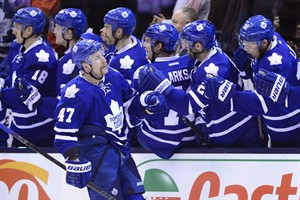 Maple Leafs keeping Komarov out vs. Stars as a precaution following hit to head | iNFOnews.ca CP30947679