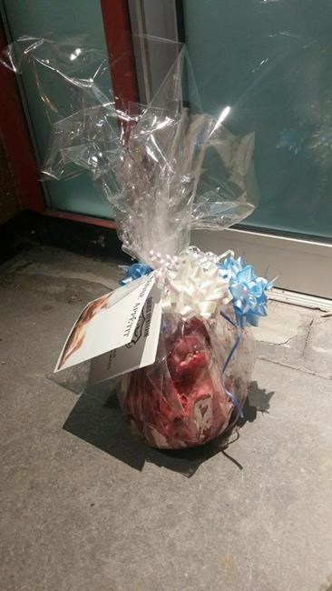 Cops investigating after pig's head left outside Quebec City mosque | iNFOnews.ca Cops investigating after pig's head left outside Quebec City mosque | iNFOnews.ca