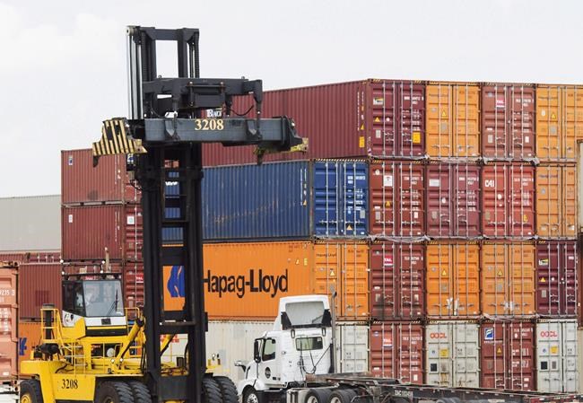 Montreal longshoremen at country's second-largest port vote for strike mandate | iNFOnews.ca CP296197599