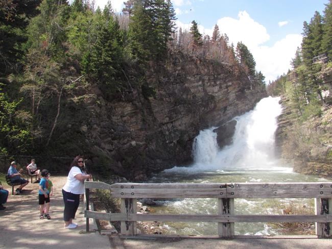 Weather aids in ending evacuation alert for Waterton Lakes National Park | iNFOnews.ca CP1173601976