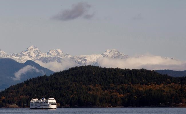 B.C. ferry hits dock at terminal, disrupts service but causes no injuries | iNFOnews.ca CP292031970