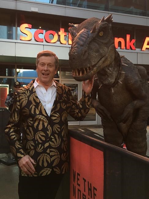 Toronto mayor turns heads with flamboyant Raptors-themed jacket | iNFOnews.ca