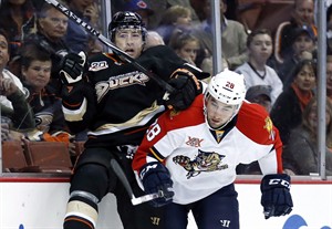 Maple Leafs continue to revamp defence by signing Robidas to 3-year deal | iNFOnews.ca CP28979391