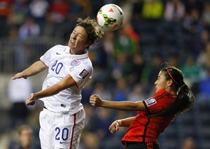 Players on U.S. national team add their voice to Women's World Cup turf war | iNFOnews.ca CP30648808