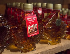 Colour, flavour descriptors added to labels for 'pure' maple sugar products | iNFOnews.ca CP31137775