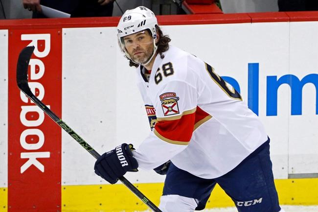 NHL players not surprised that "45-year-old kid" Jagr is back for another season | iNFOnews.ca