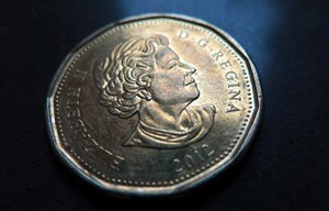 Canadian dollar at five-year-low, traders opt for safety amid economic concerns | iNFOnews.ca CP30277381
