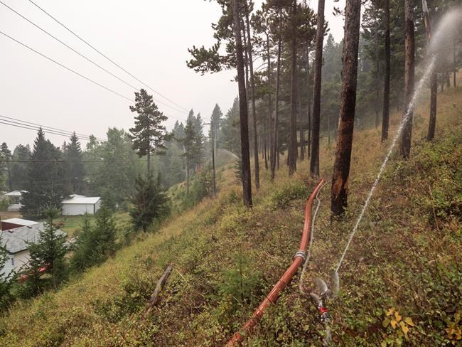 Alberta national park evacuated; firefighters ready to defend its buildings | iNFOnews.ca