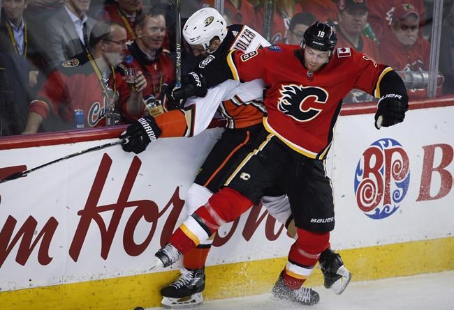 Veteran NHL player Matt Stajan signs signs with Germany's Red Bulls | iNFOnews.ca