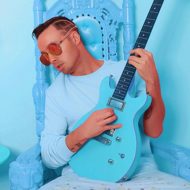 Canadian rapper dies after falling off airplane wing in failed stunt | iNFOnews.ca