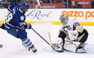 Maple Leafs winger Joffrey Lupul misses practice with lower-body injury | iNFOnews.ca CP30308401